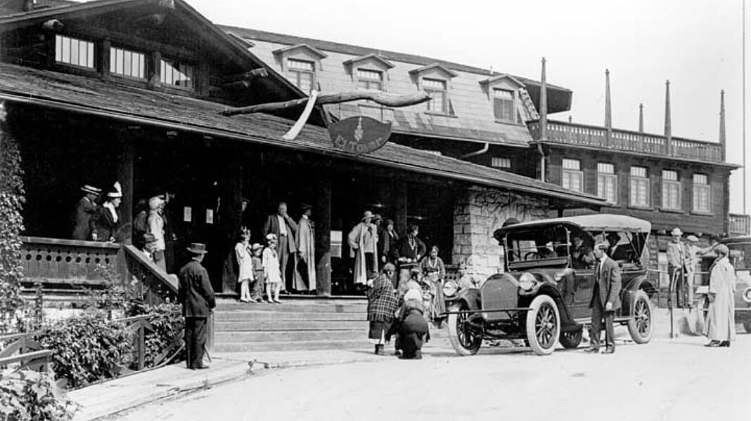 09654A Grand Canyon Historic El Tovar Hotel
Visitors standing around the front entrance to the el tovar hotel. Hopi demonstrators posing. Tour automobile. Circa 1922. Fred harvey photo.
Grand Canyon National Park Museum Collection, P.O. Box 129, Grand Canyon, AZ 86023