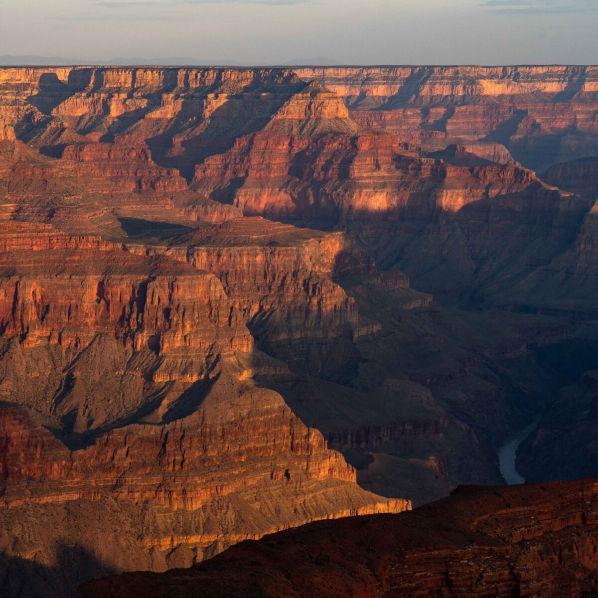 Close view zoomed in image of canyon rim
