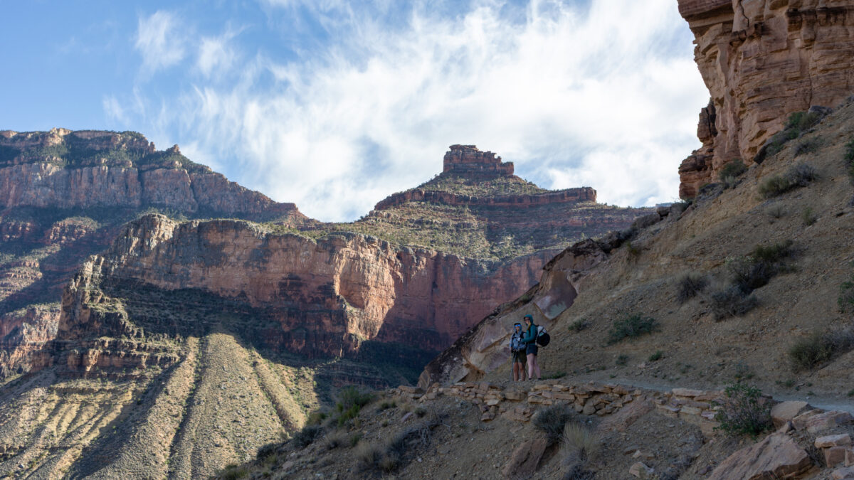 Two hikers on the South Kaibab Trail - photo GCC L/Cisneros